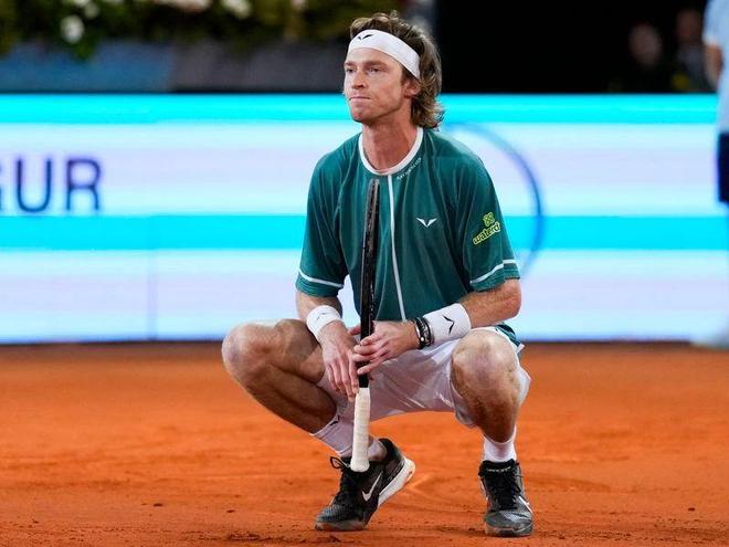 三分更是陷 三分更是陷